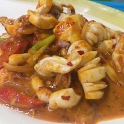 หมึกผัดไข่แดง