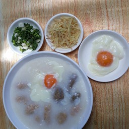 โจ๊กและต้มเลือดหมูคุณตุ๊ก