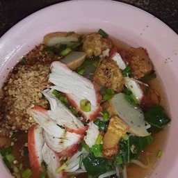 เส้นเล็กต้มยำหมูแดง