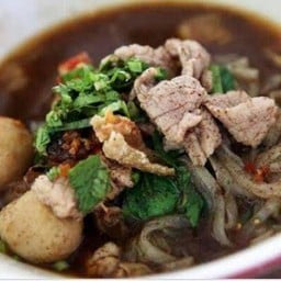 กินเตี๋ยวภูเก็ตและอาหารตามสั่ง