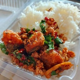 กะเพราไข่เยี่ยวม้า