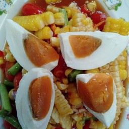 ตำข้าวโพดไข่เค็ม