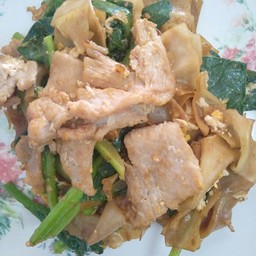 ราดหน้ายอดผักนายศักดิ์บ้านไผ่ สาขา ถนนรอบเมือง