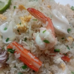 ข้าวผัดรวมมิตร