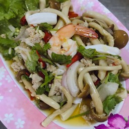ยำเห็ดโคนญี่ปุ่น