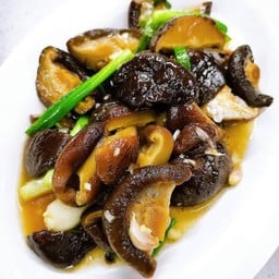 เห็ดหอมผัดน้ำมันหอย