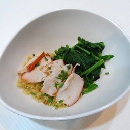 บะหมึ่แห้งหมูแดง