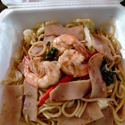 สปาเก็ตตี้ขี้เมา กุ้งและเบคอน