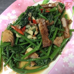 ผักแม้วหมูกรอบ + ปลาเค็ม