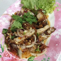ยำหมูทอด