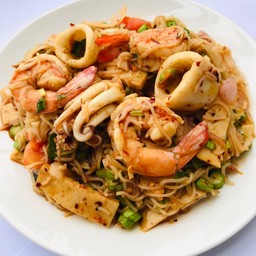 ยำขนมจีนหมูยอ+ซีฟู้ดส์ (หมูยอ+หมึก+กุ้ง)