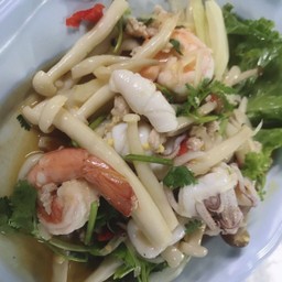 ยำเห็ดสามอย่าง