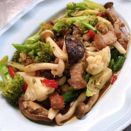 ผักรวมหมูกรอบ