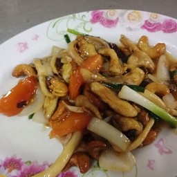 ไก่ผัดเม็ดมะม่วง