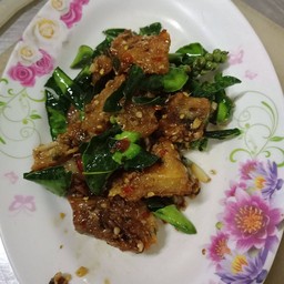 หมูกรอบคั่วพริก
