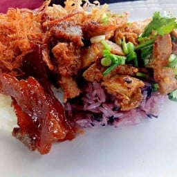 ข้าวเหนียวหมู ฟินเวอร์ By น้องกุ้ง  หน้าโลตัสสำเภาทอง