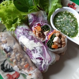 [อร่อยซ่ากับโค้ก] เปาะเปี๊ยะสดเวียดนาม ไส้หมูสับ+หมูยอ +  โค้ก ออริจินัล (กระป๋อง)