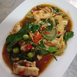 ปลากระพงผัดฉ่า