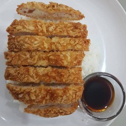 ข้าวหน้าหมูทอดชุปเกร็ดขนมปัง