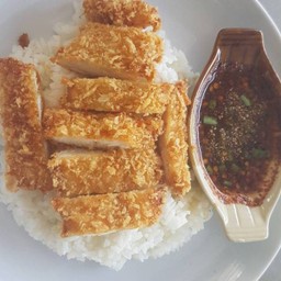 ข้าวหน้าไก่ทอดชุปเกร็ดขนมปัง