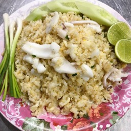 ข้าวผัดปลาหมึก (จานใหญ่)