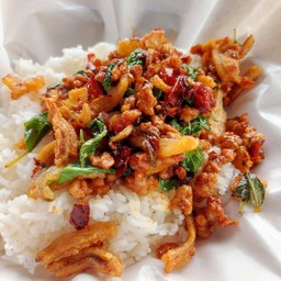 กะเพราหมูกาก (หมูสับ+กากหมู)