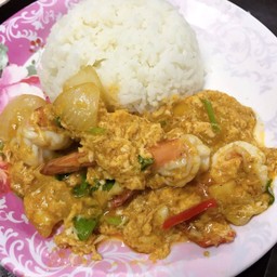 ข้าวราดกุ้งผัดผงกะหรี่