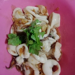ปลาหมึกผัดกระเทียม