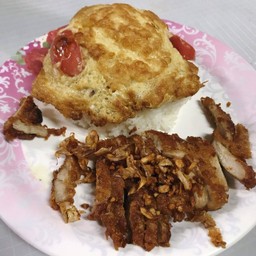 ข้าวราดหมูทอด + ไข่เจียว