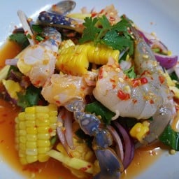 ร้านนายโอมยำปากแตก
