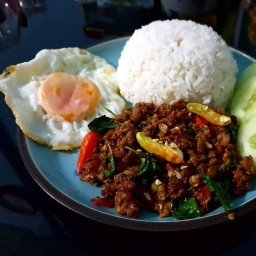 จานทองกระเพราหรอยแรง (จี้ลาเจ้าเก่า)