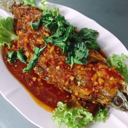 ปลากะพงราดพริก