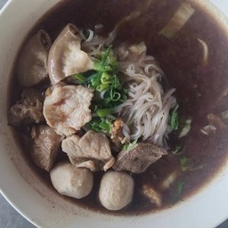 ก๋วยเตี๋ยวหมูพิเศษ