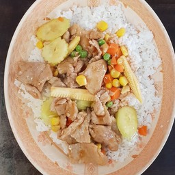 ผัดเปรี้ยวหวาหมูราดข้าว