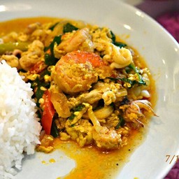 ผัดผงกระหรี่ ราดข้าว