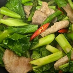 ข้าว ผัดคะน้า หมูชิ้น