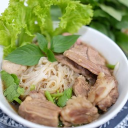 ชายอ๋อง เนื้อตุ๋น (ร้านเดียวกับขนมรอบดึก)