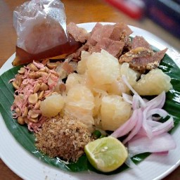 เตี๋ยว ปิ้ง ยำ ประชาร่วมใจ