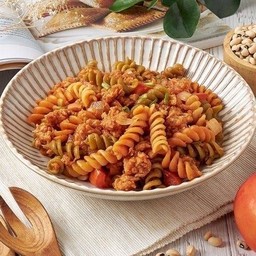 ฟูซิลลี่ผัดซอสมะเขือเทศหมูจำแลง Fusilli Vegan Pork Meat Sauce