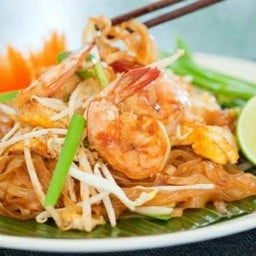 ผัดไทยจารีย์ ตลาดพระประแดง