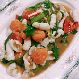 ปลาหมึกผัดไข่เค็ม