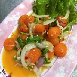 ยำไข่แดง