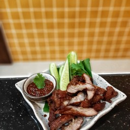 หมูทอดกระเทียมพริกไทย (Garlic Pepper Pork)