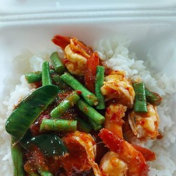 พริกแกงกุ้งราดข้าว