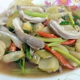 เกี่ยมฉ่ายผัดกระเพาะหมู