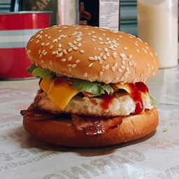 แฮมเบอร์เกอร์หมู+ชีส+เบคอน+ไข่ดาว