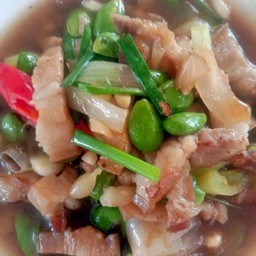หมูสามชั้นผัดสะตอ