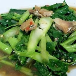 คะน้าปลาเค็ม