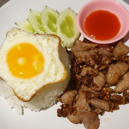 เมนูทอดกระเทียมราดข้าว