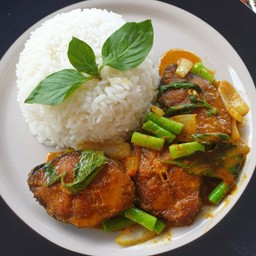 เมนูผัดพริกแกงราดข้าว